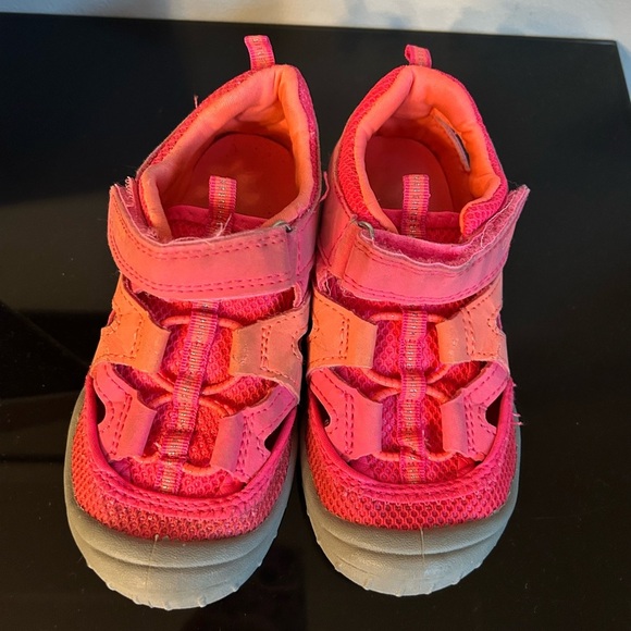 OshKosh B'gosh Pink and Gray Sandals Sporty Design - Picture 3 of 4